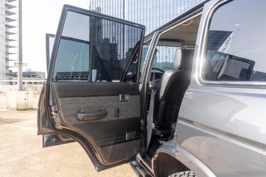 Детали интерьера Toyota Land Cruiser (FJ62) 1988 года  (фото 120 из 164)